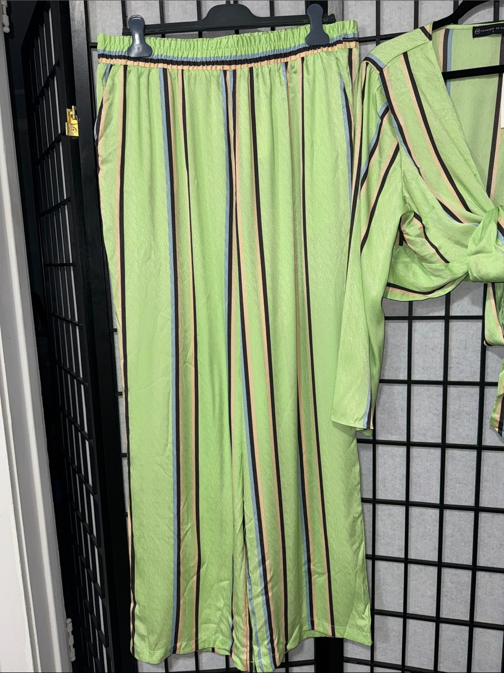 Fashion to Figure Green Stripe Tie Front Pant Set Size 1 NWT - Picture 7 of 14